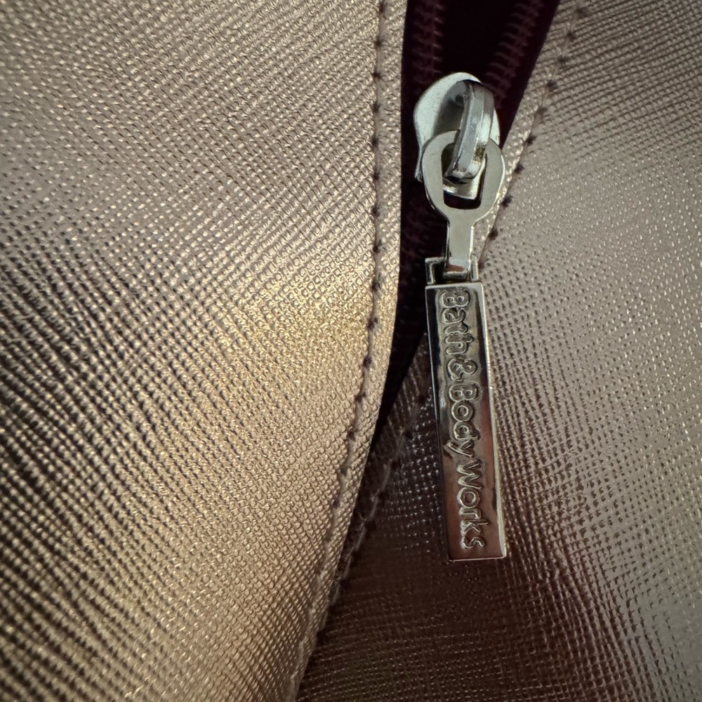 Elegant Metallic Tote Bag - Picture 6 of 9